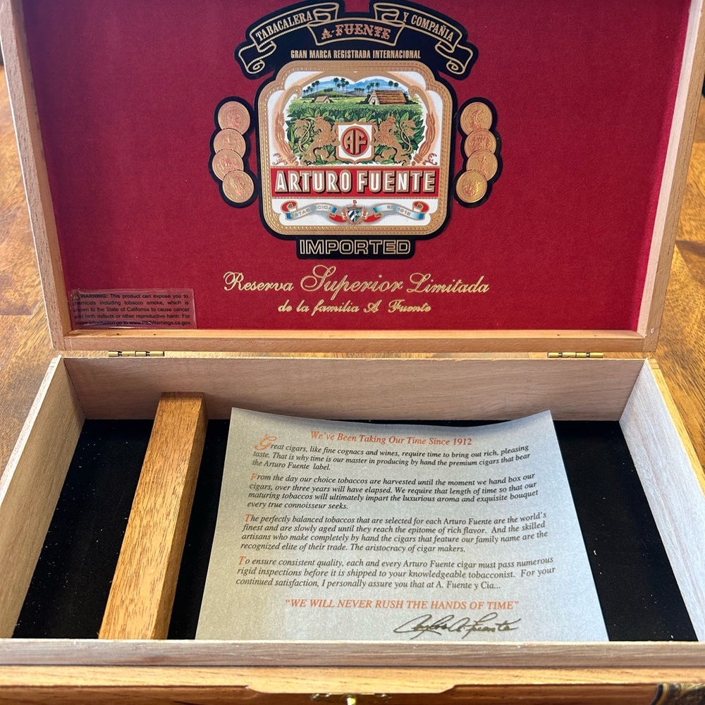Arturo Fuente Anejo Reserva Box - Picture 3 of 5